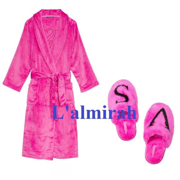 🎀🎀🎀VICTORIA'S SECRET Short Cozy Robe & Slippers SET🎀🎀🎀 - Picture 1 of 5